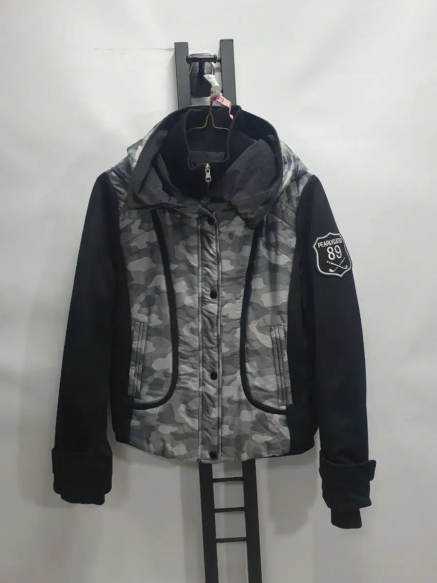 パーリーゲイツ⭐︎ダブルジップ防風アウター⭐︎ジャケット⭐︎サイズ4 パーリーゲイツ 軽量 ダウン ダブルジッパー 防風 ジャケット カモフラ