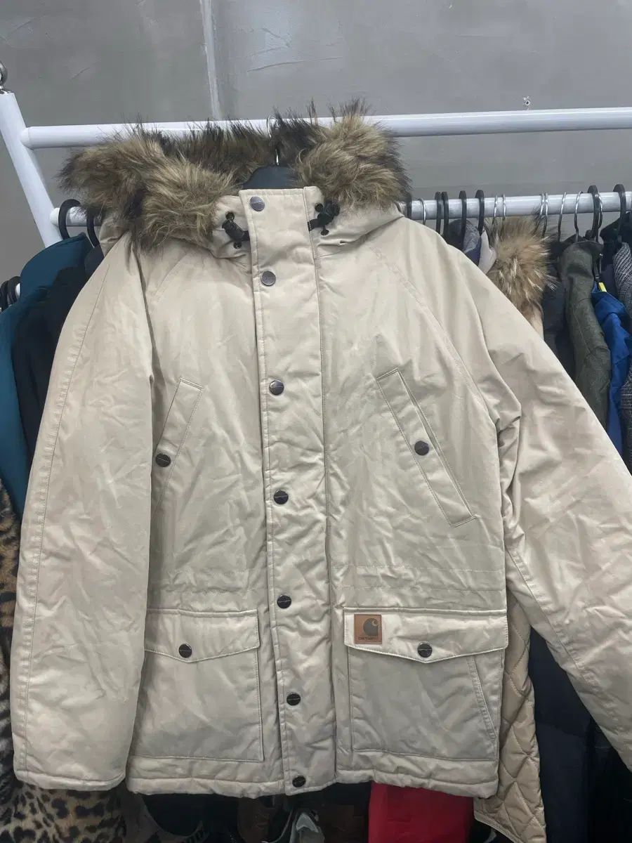 Carhartt ベージュ ダウンジャケット カーハート Carhartt ダウンジャケット ベージュ 肉厚 ブランドロゴ 美