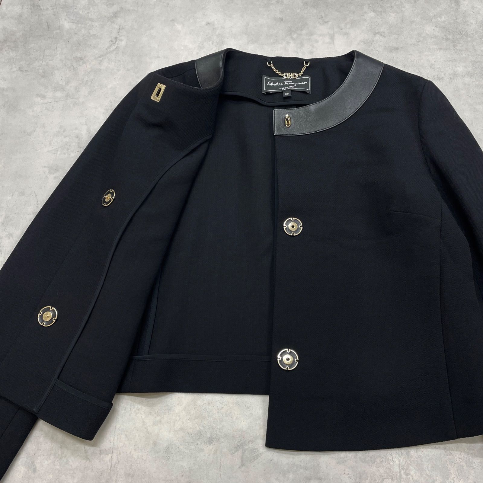 Salvatore Ferragamo サルヴァトーレフェラガモ ノーカラージャケット