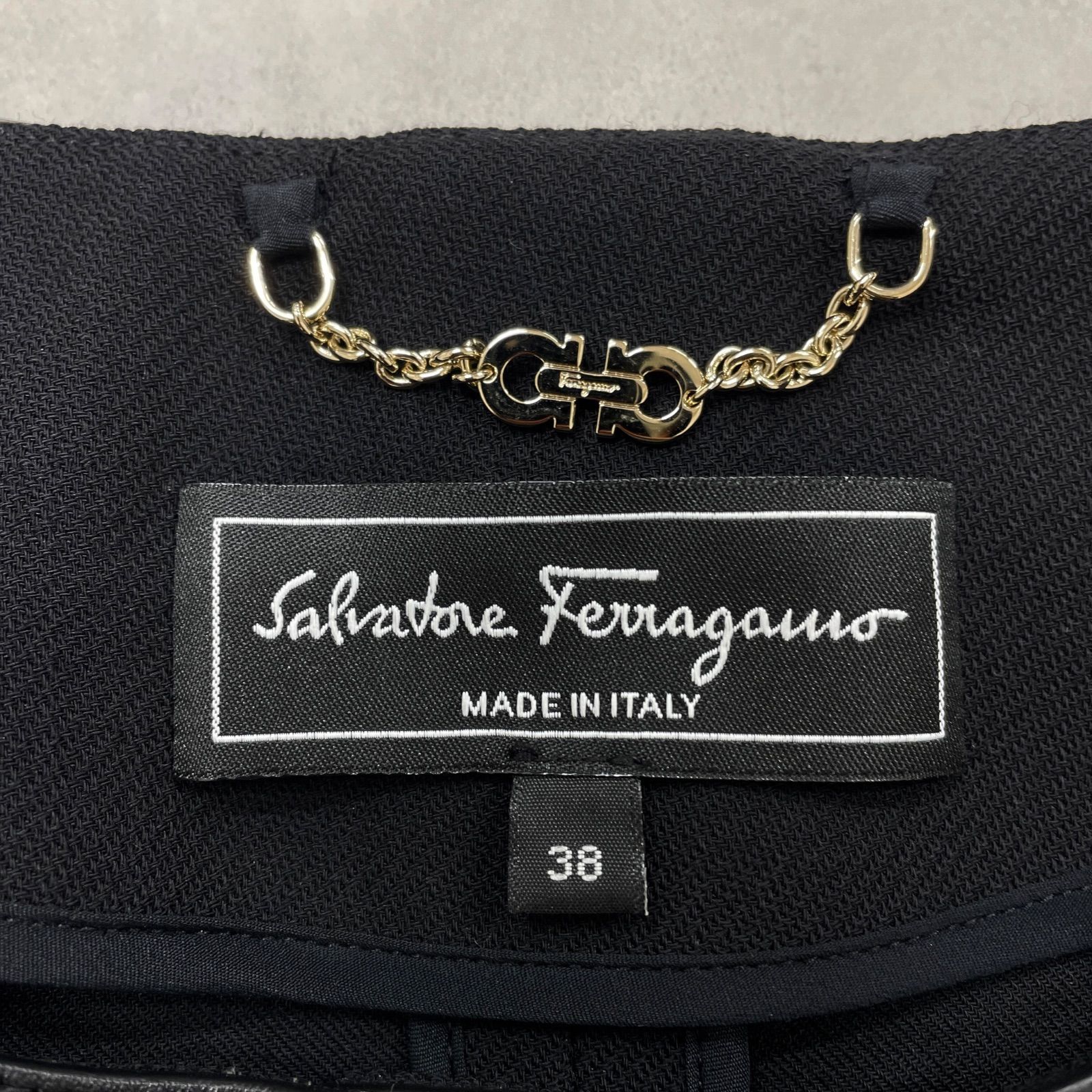 Salvatore Ferragamo サルヴァトーレフェラガモ ノーカラージャケット