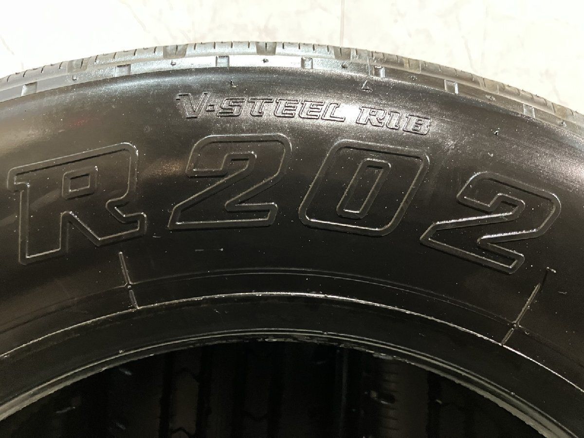 新車外し】BS R202 215/70R17.5 116/113L LT 17.5インチ ライト 