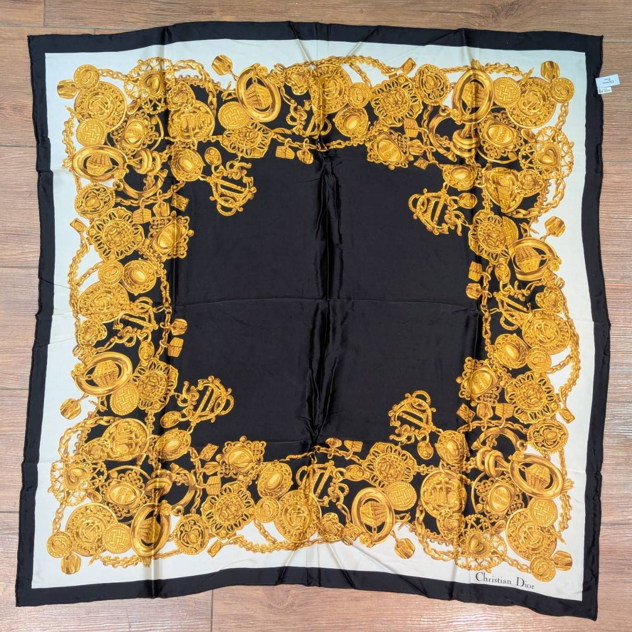 Christian Dior シルクスカーフ 黒金 Christian Dior スカーフ ☆大判カレ.美品.シルク100.タグ付き - メルカリ
