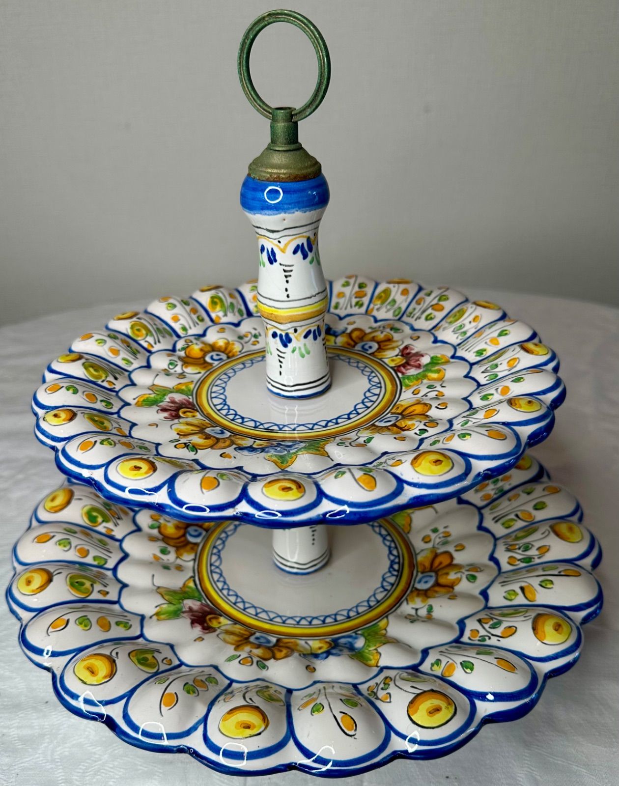 スペイン タラベラ焼き 2段式ケーキスタンド スペイン タラベラ焼き 2段式ケーキスタンド - メルカリ