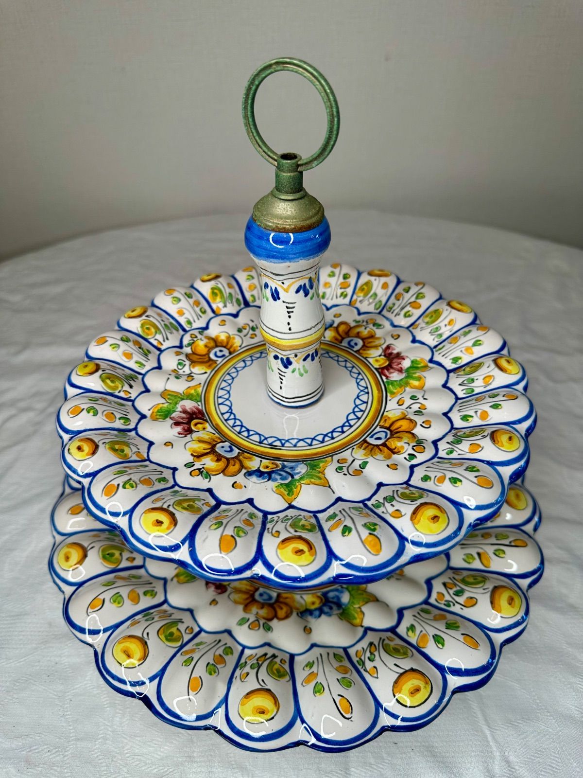 スペイン タラベラ焼き 2段式ケーキスタンド - メルカリ