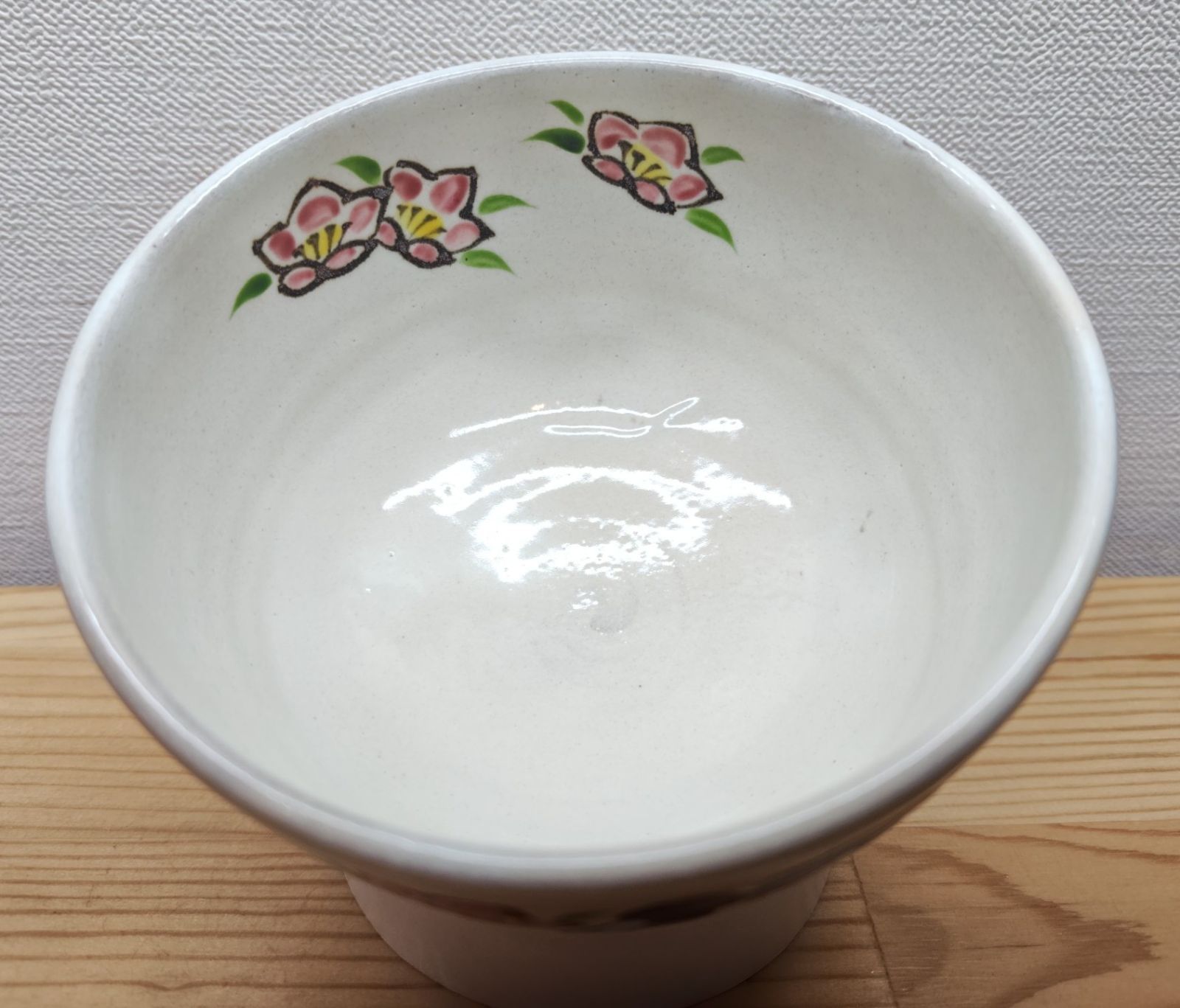 送料込【逢絢亭・新品】茶道具 茶碗 京焼 刷毛目 春野の図 中村与平 紙箱入り 送料込【逢絢亭・新品】茶道具 茶碗 京焼 刷毛目 春野の図 中村与平