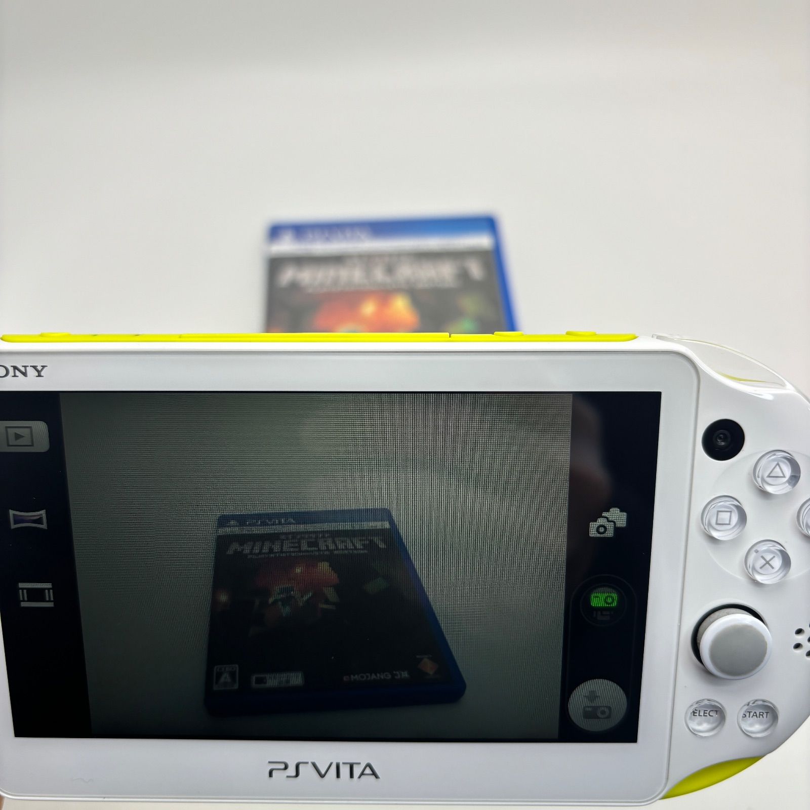 動作正常】PS Vita 本体 Wi-Fi ライムグリーン/ホワイト PCH-2000 ZA13