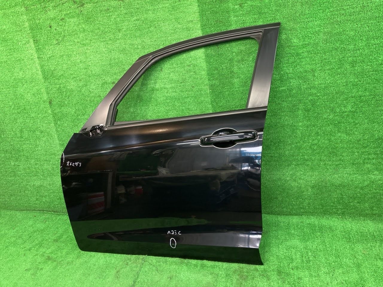 フィット GR4 左フロントドア E:HEVホーム 4WD アサヒ M2H4 67050-TZA