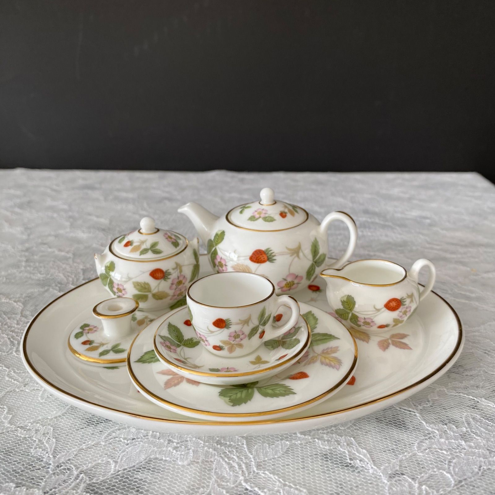 ウェッジウッド　ワイルドストロベリー　ミニチュア　ティーセット ウェッジウッド ワイルドストロベリー ミニチュアティーセット 【公式