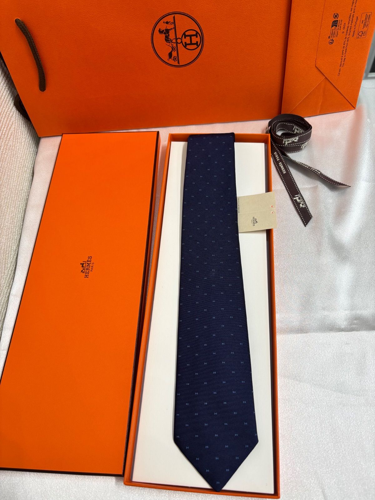 新品 HERMÈS エルメス ネクタイ/シルクタイ7 cm 《マグニファイングH