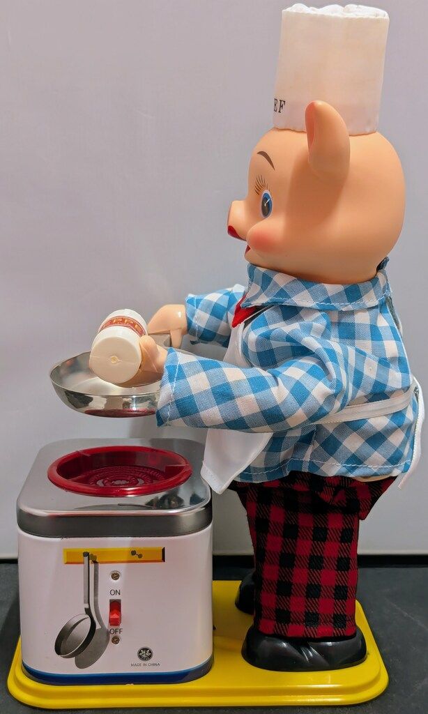 値下げしました❗️動く豚のおもちゃ ピギーコック(シェフ ) 料理