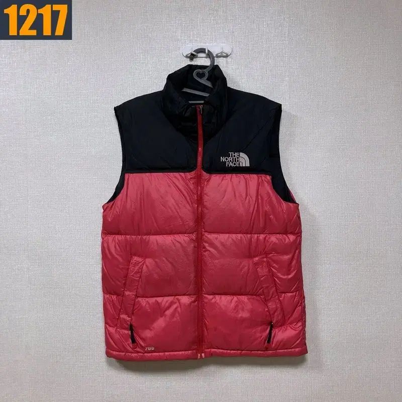 専用 THE NORTH FACE ダウンベスト 黒/赤 THE NORTH FACE（ザノースフェイス）の「THE NORTH FACE / Nuptse Vest