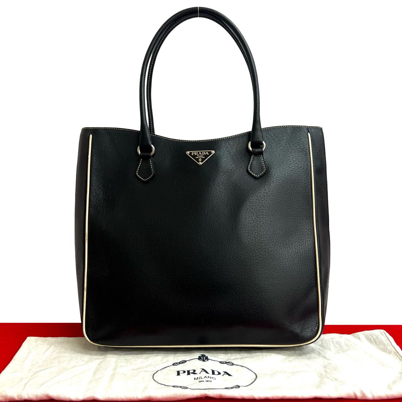 極 美品 袋付き PRADA プラダ 三角ロゴ プレート 金具 レザー 本革