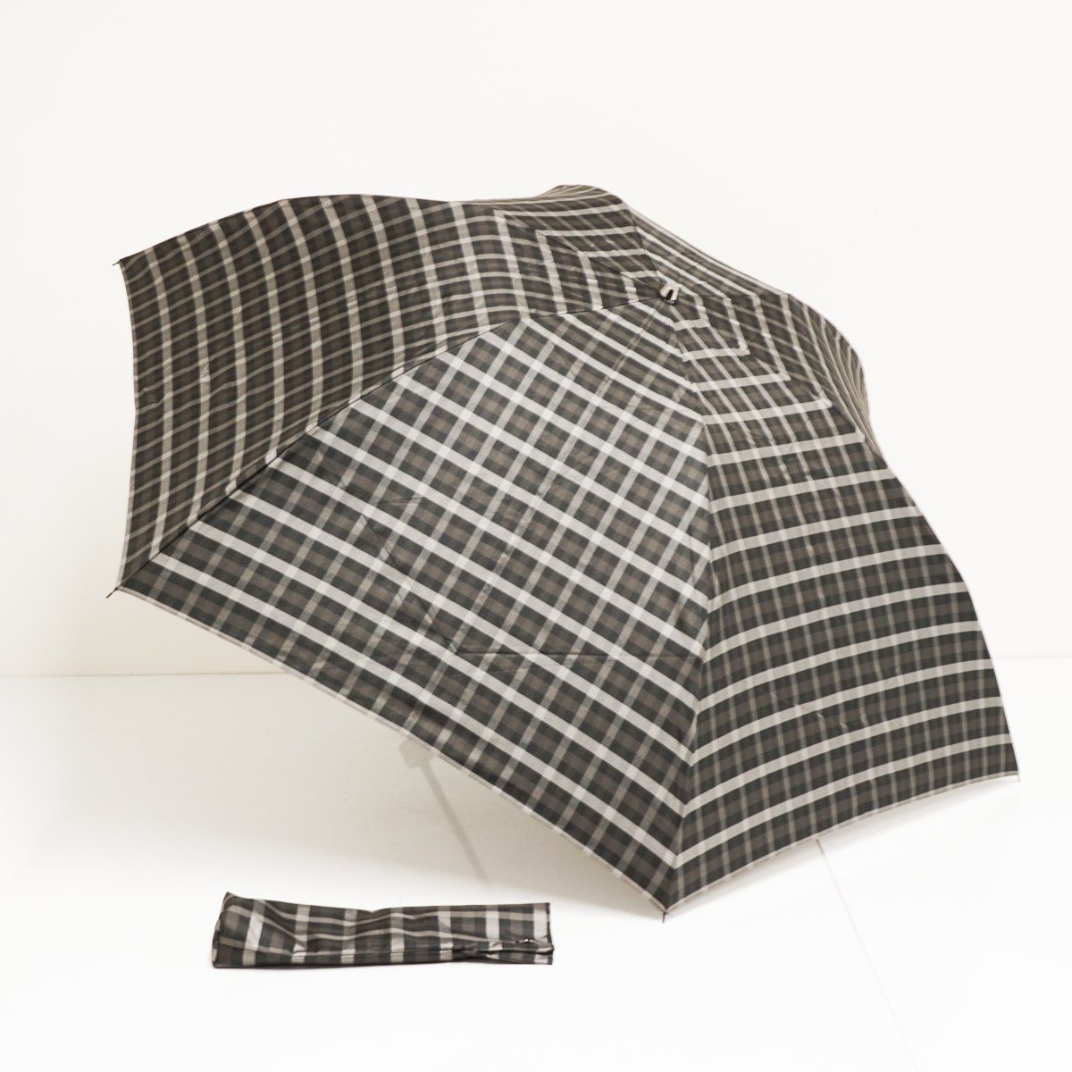 美品未使用タグ付き　Aquascutum 晴雨兼用長傘　チェック柄　紳士　メンズ Aquascutum（アクアスキュータム）】 雨傘（折りたたみ傘）アイテム別