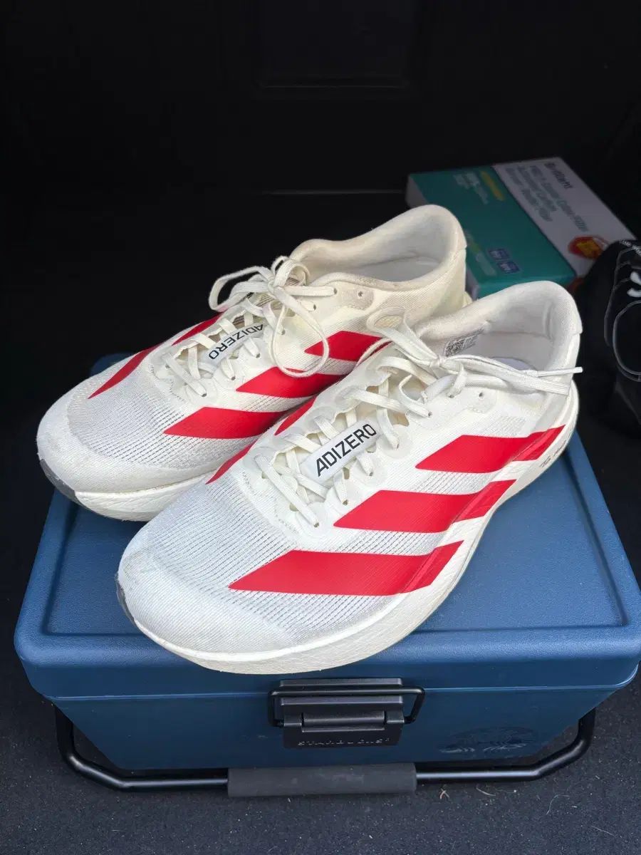 アディダス アディゼロ EVO SL オフホワイト ベター スカーレット