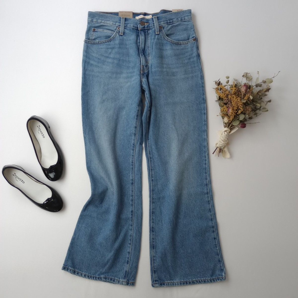新品 Levi