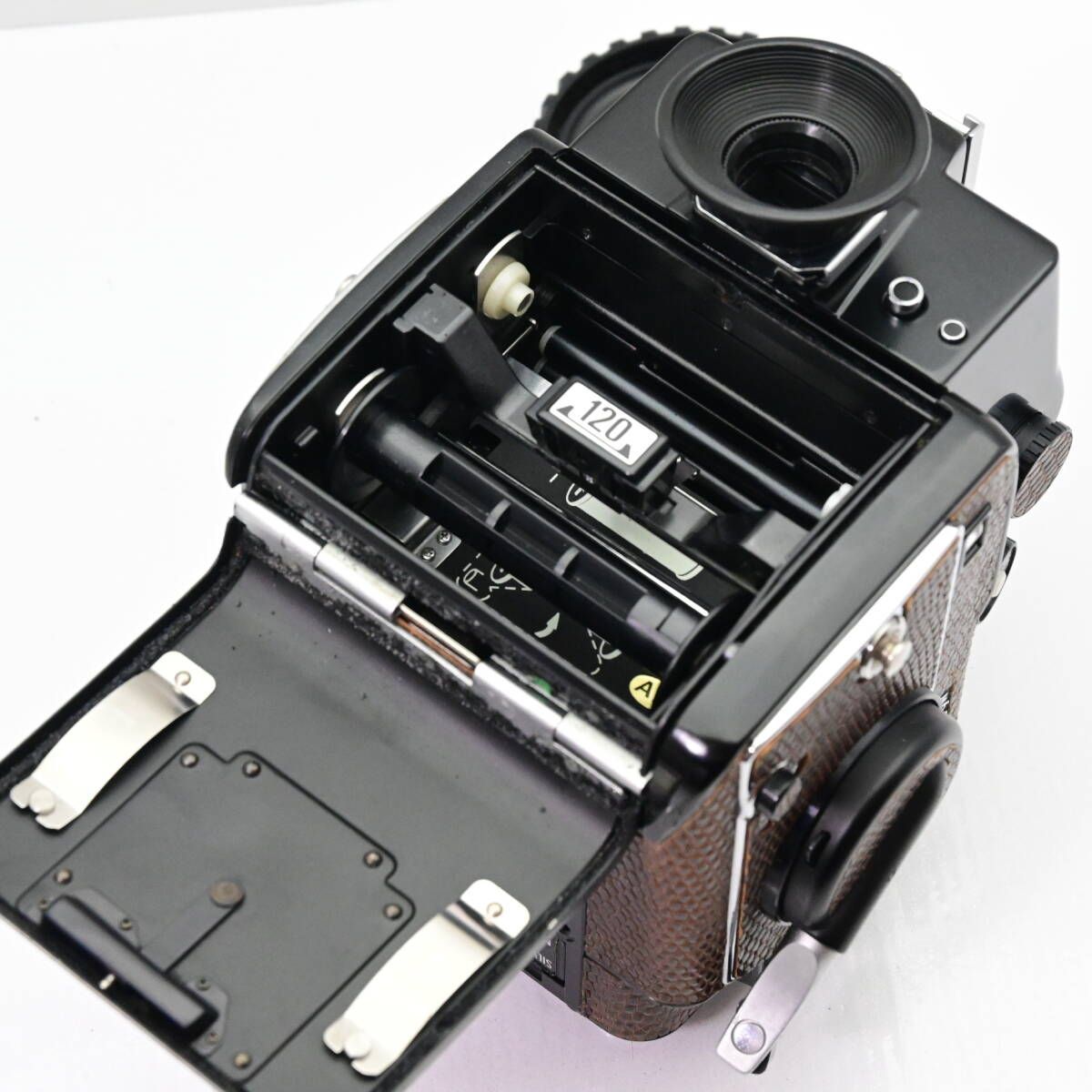 A19[6983A]58☆希少☆ マミヤ MAMIYA M645 1000S ボディ リザード