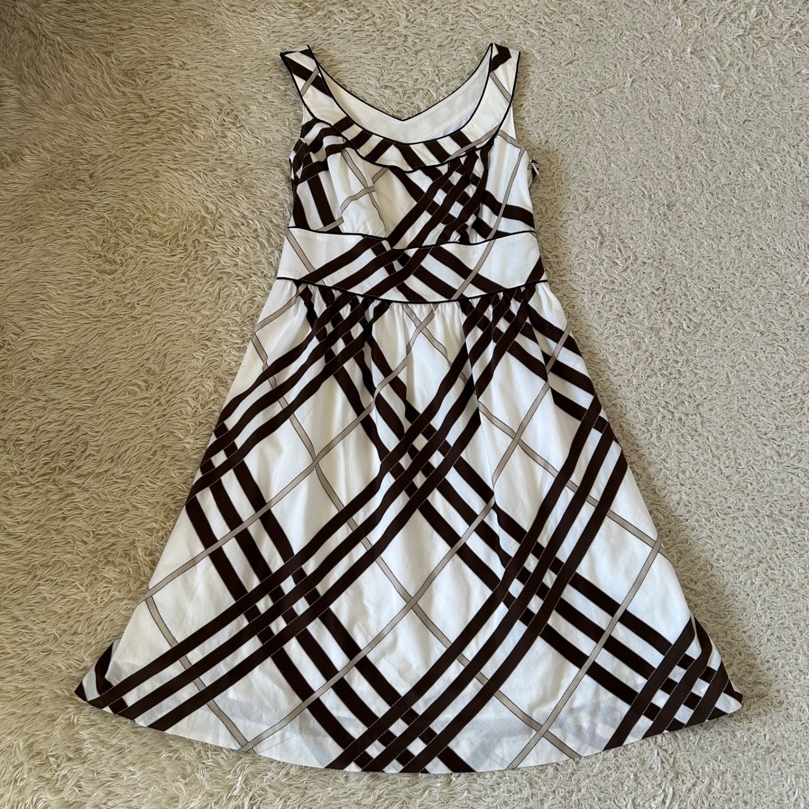 送料込み】バーバリーブルーレーベル ワンピース ひざ丈 ノースリーブ