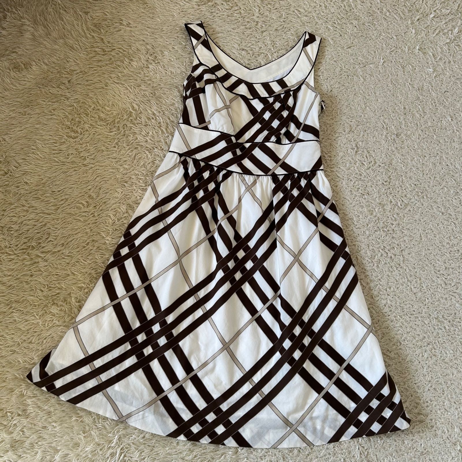 送料込み】バーバリーブルーレーベル ワンピース ひざ丈 ノースリーブ