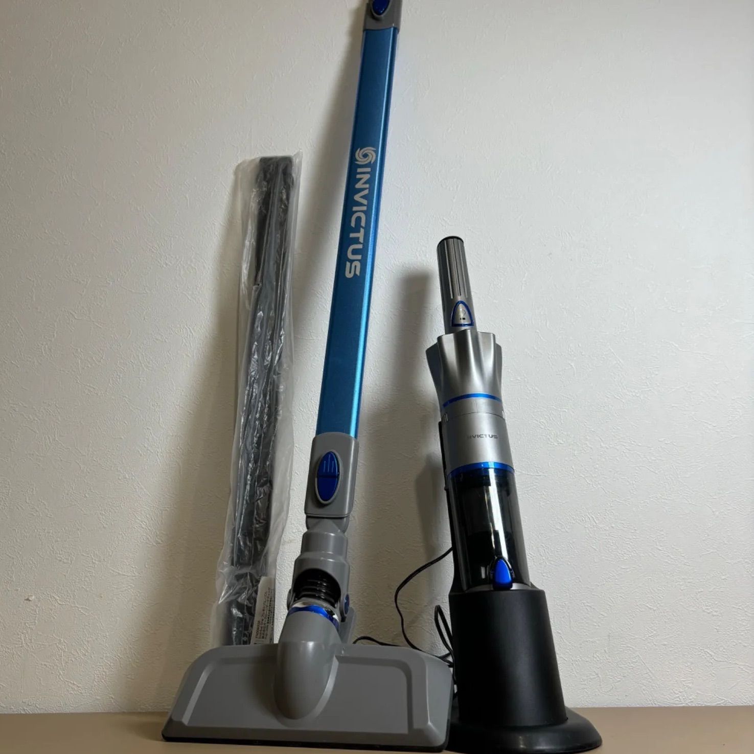 Invictus One】超軽量コードレスクリーナー(INV-102SlL) Amazon.co.jp