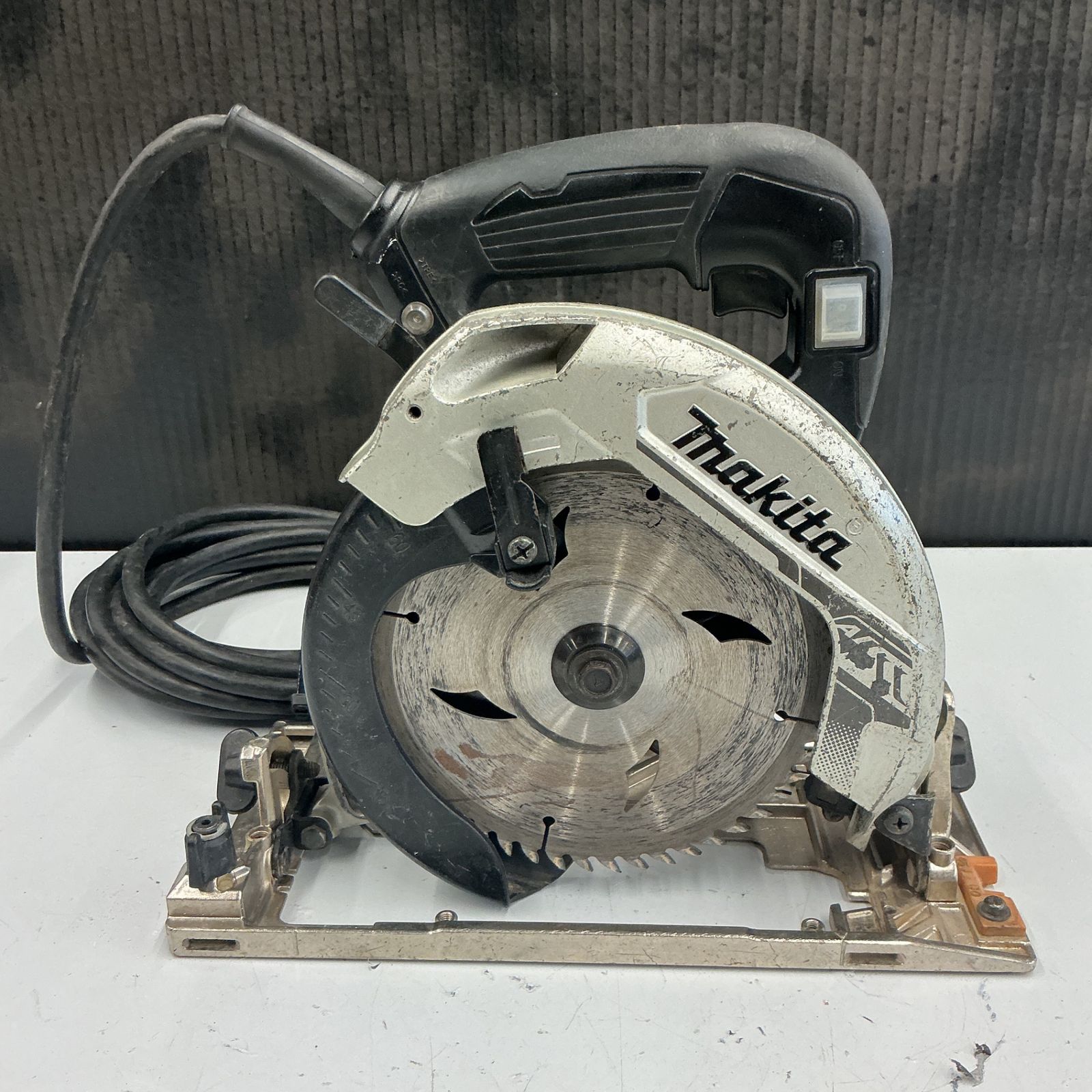 マキタ|makita 電気マルノコ HS 6301 B