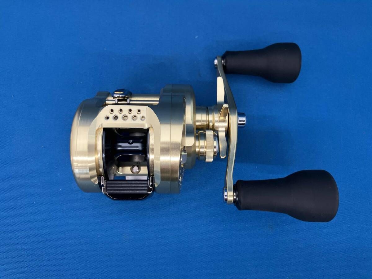 ベイトリール シマノ 23 カルカッタコンクエスト MD 300 XG LH No.045935 箱 袋付き SHIMANO CALCUTTA CONQUEST 左 ダブルハンドル