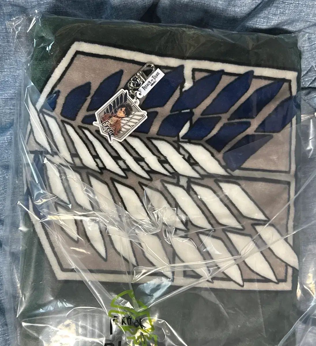 み8 5 進撃の巨人 進撃のケープブランケットキーホルダー