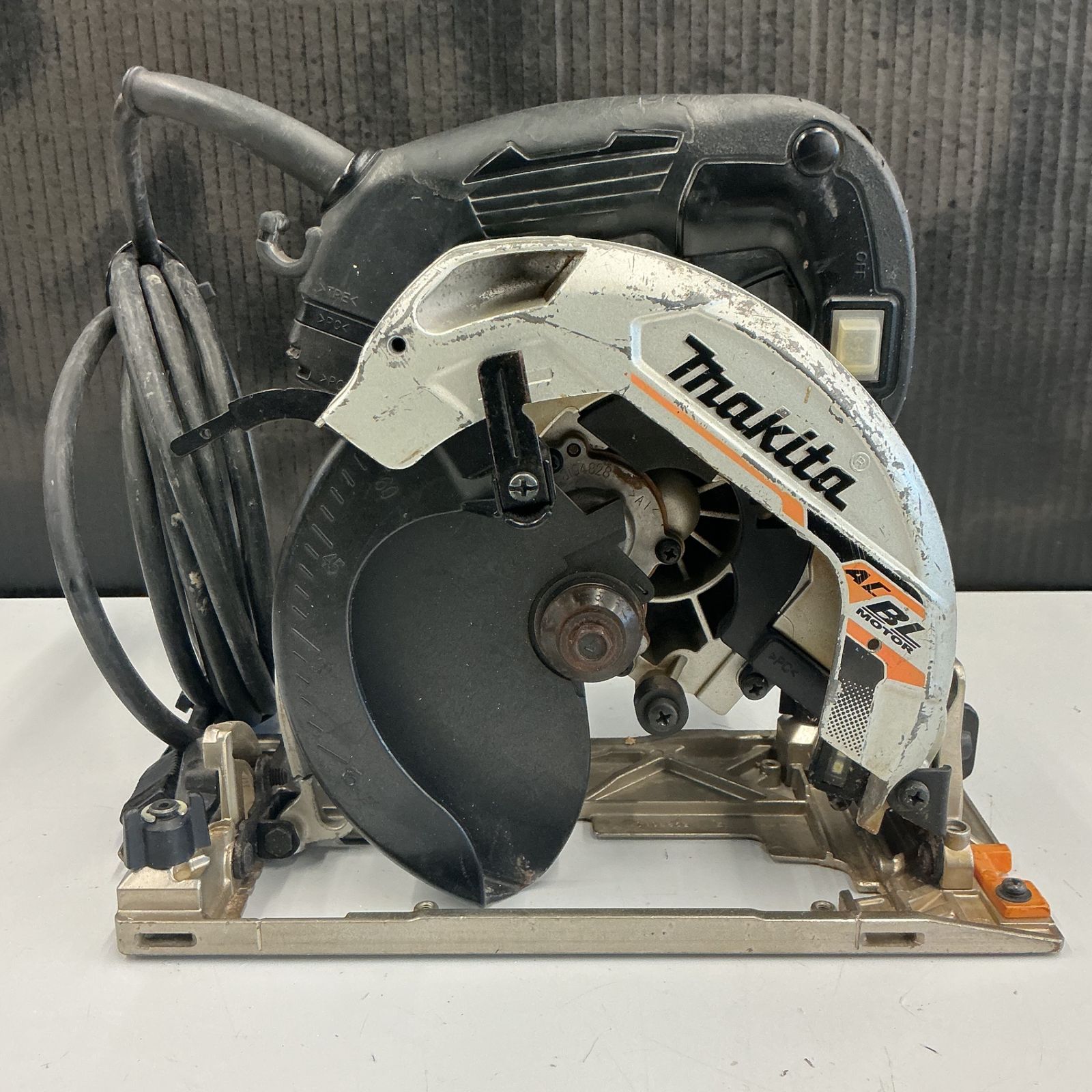 マキタ|makita 電子マルノコ HS 6303 B