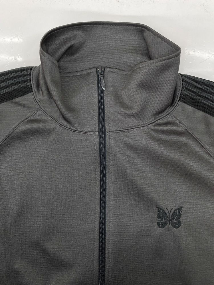 Needles ジャージ　ブラック　シルバー アークネッツ×ニードルズ チャコールグレーのトラックセットアップを発売