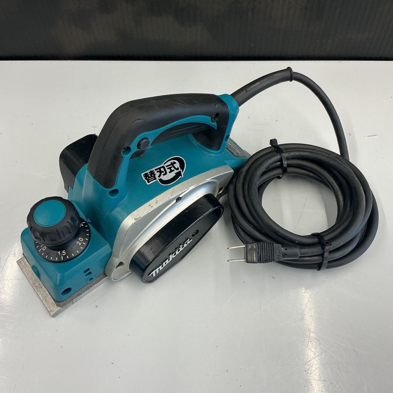 中古】 マキタ/makita 100V 82mm電気カンナ KP0800ASP 替刃式 【越谷店 