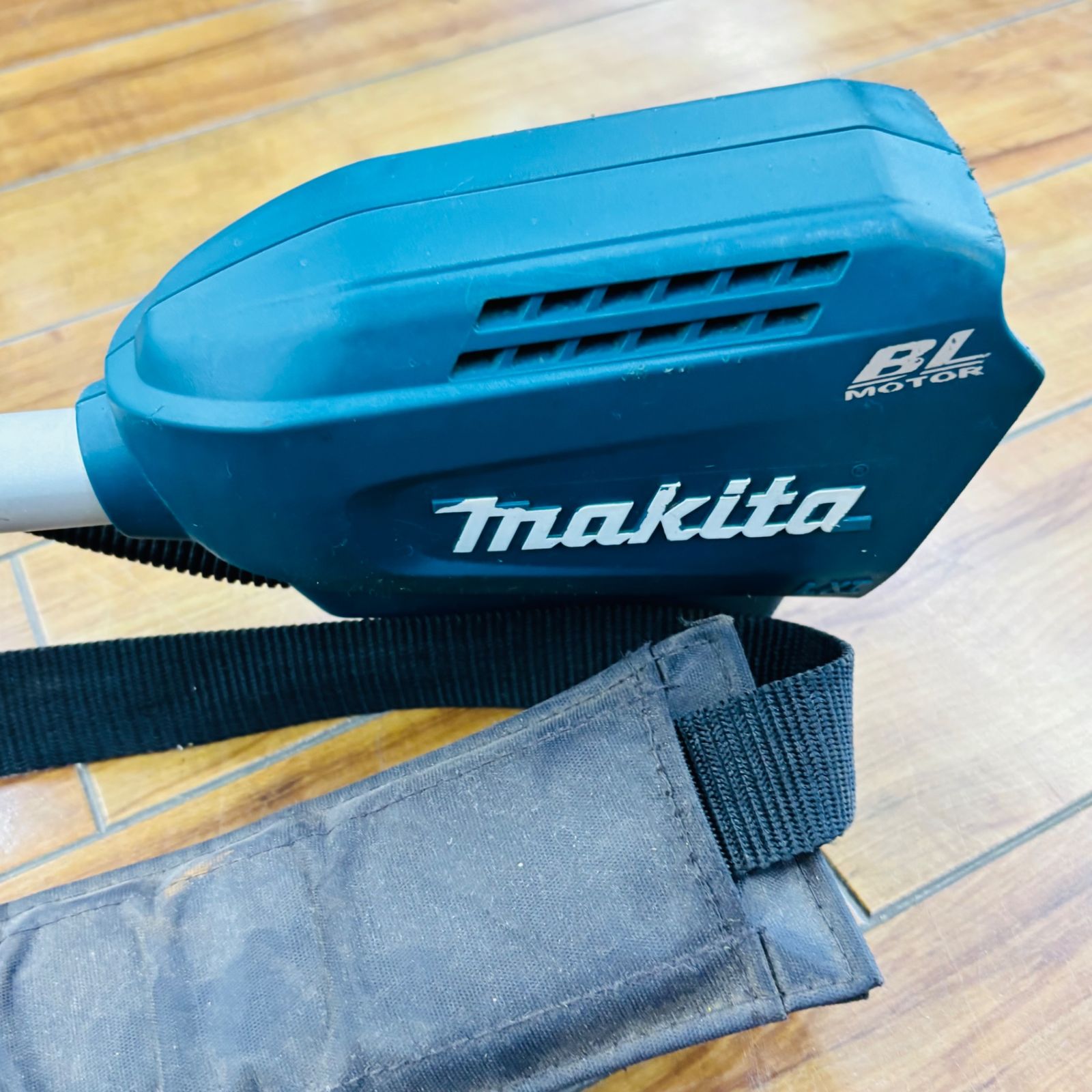 引取限定 マキタ(makita) 18V 充電式草刈機 MUR190SD 充電式草刈機