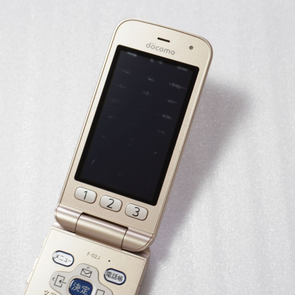 F-02J らくらくホン ゴールド docomo SIMロック解除済 4G SIMロック