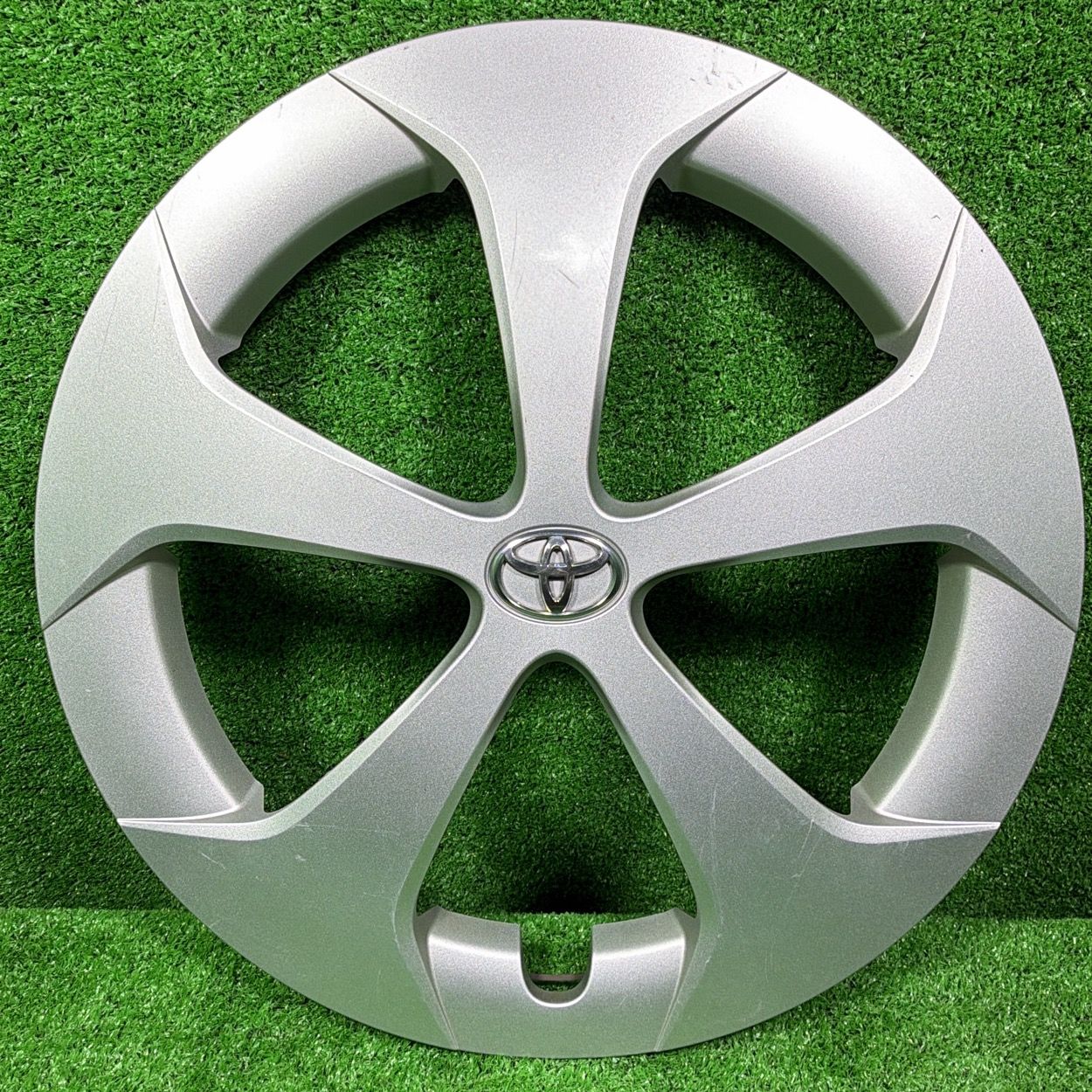 純正】トヨタ プリウス 30系 ホイールキャップ ホイールカバー 傷あり