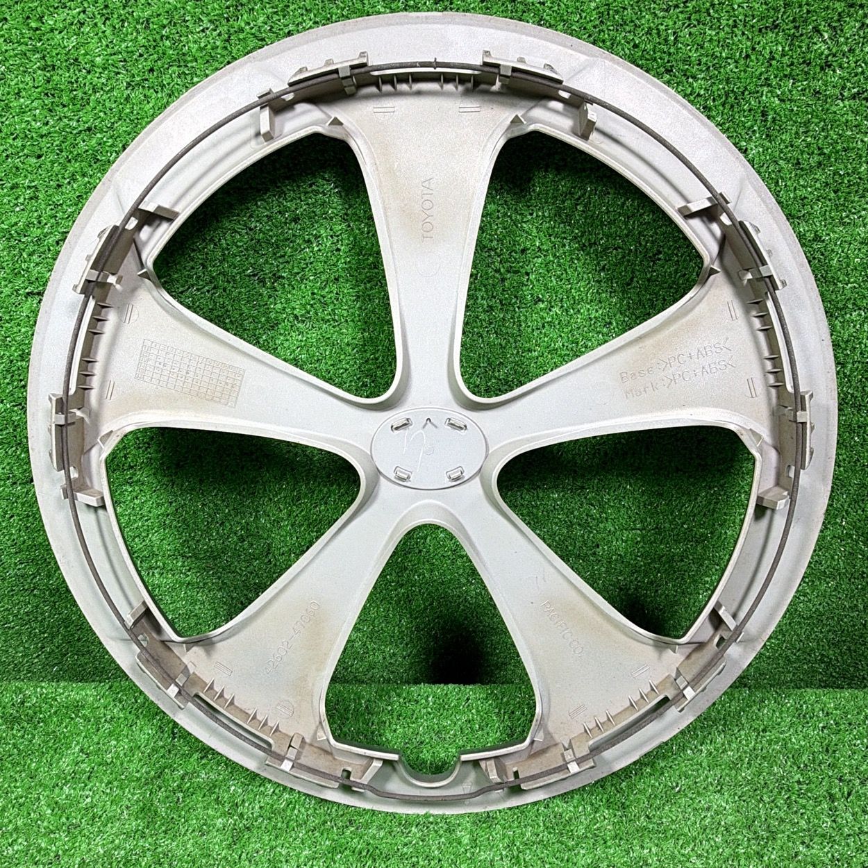 純正】トヨタ プリウス 30系 ホイールキャップ ホイールカバー 傷あり