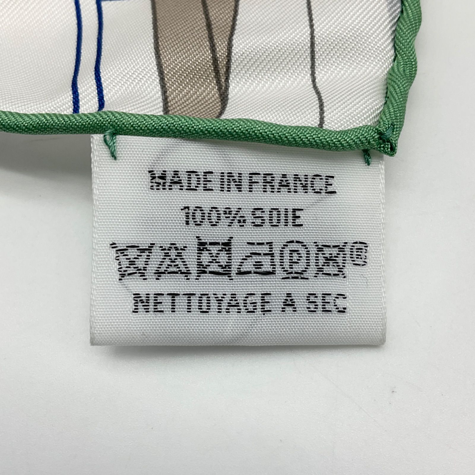 HERMES エルメス カレ90 スカーフ MYSTERE AU 24 24番地のミステリー