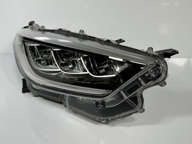 極美品/破損キズなし ヤリス YARIS MXPA10 MXPH10 MXPA15 MXPH15 純正