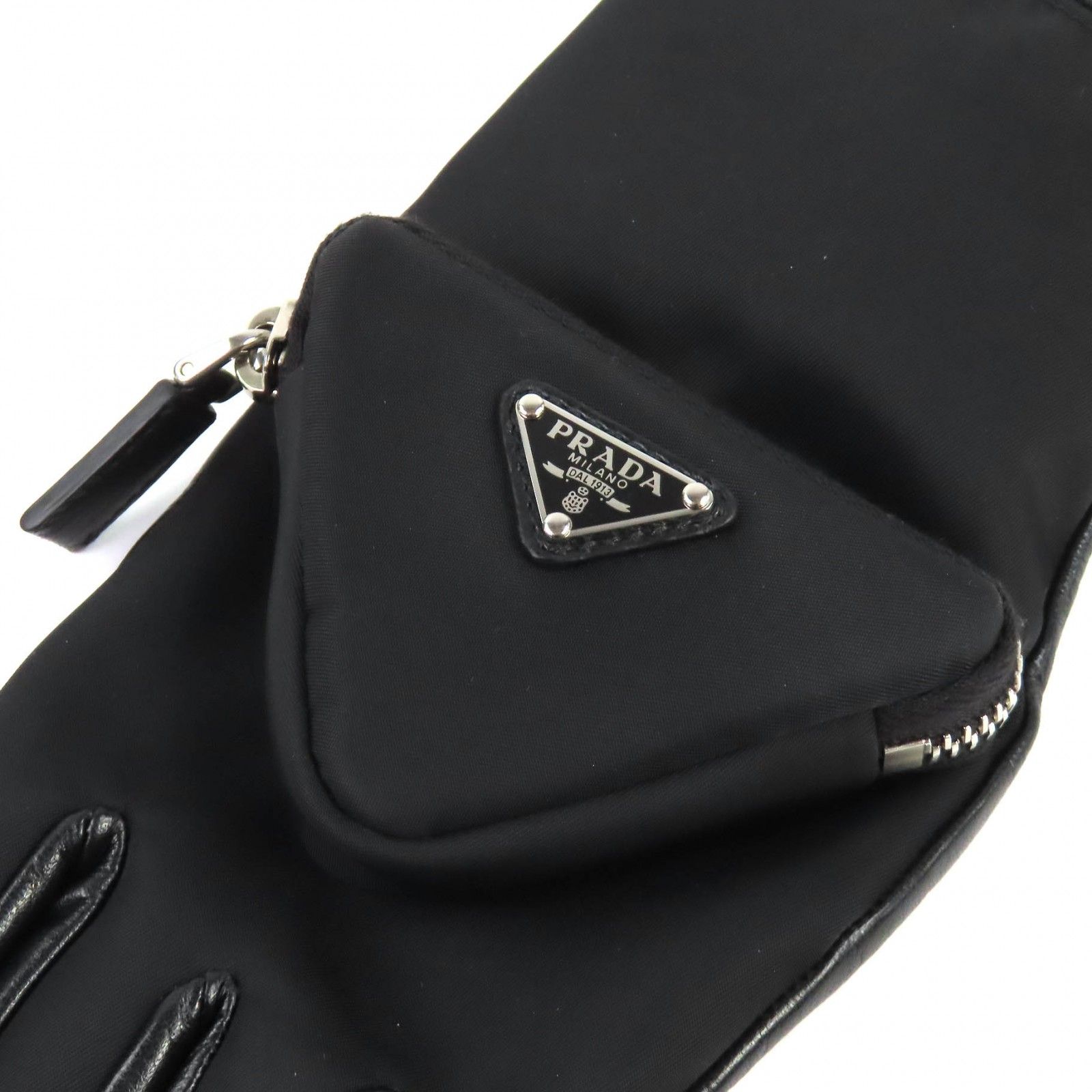 PRADAプラダトライアングルロゴ 三角プレート ラムレザーグローブ手袋