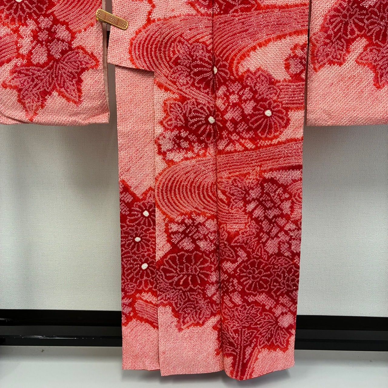 総絞りサーモンピンクに水色〜裄６６ 総絞りサーモンピンクに水色〜裄66 - メルカリ