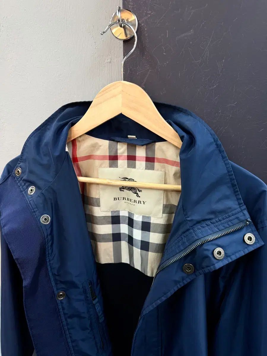 100 105/ バーバリー ロンドン hedn ロゴ ナイロン ジップアップ