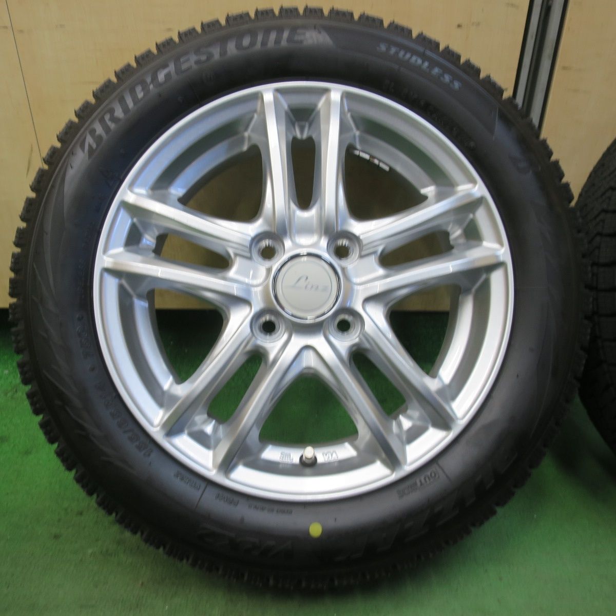 バリ溝！24年！キレイ！ほぼ10分☆スタッドレス 155/65R14 