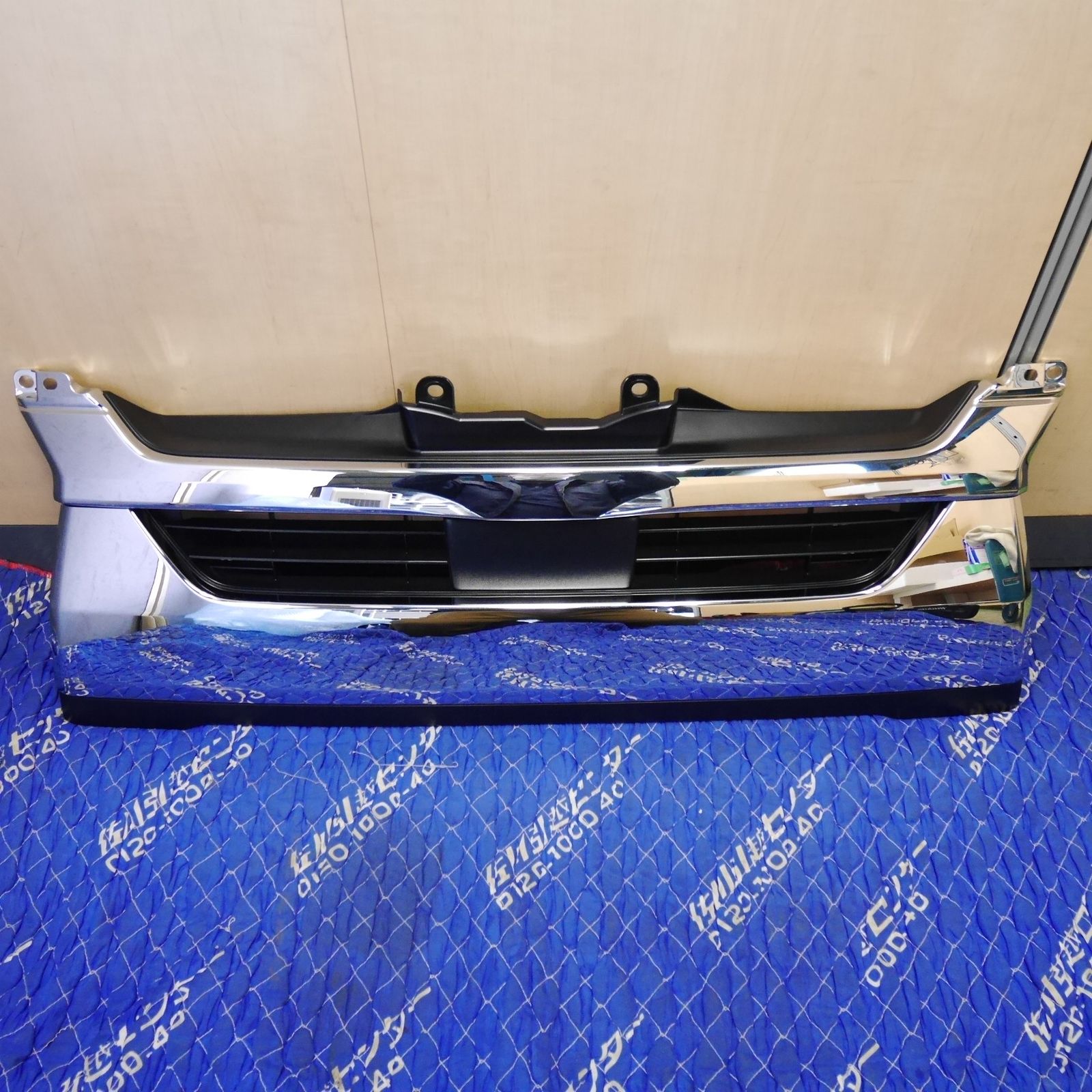 送料無料] 新車外し☆トヨタ 200系 ハイエース 標準ボディ 6型 後期 