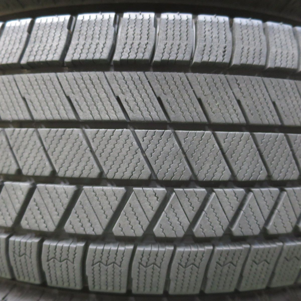バリ溝！22年！9.5分☆スタッドレス 225/65R17 ブリヂストン