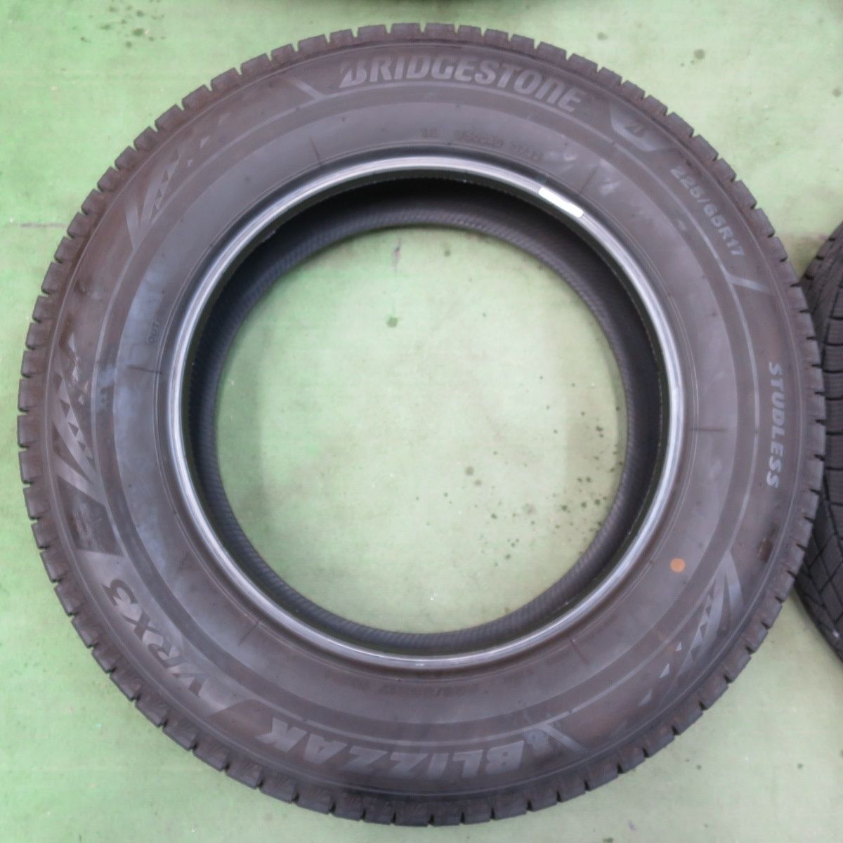 バリ溝！22年！9.5分☆スタッドレス 225/65R17 ブリヂストン