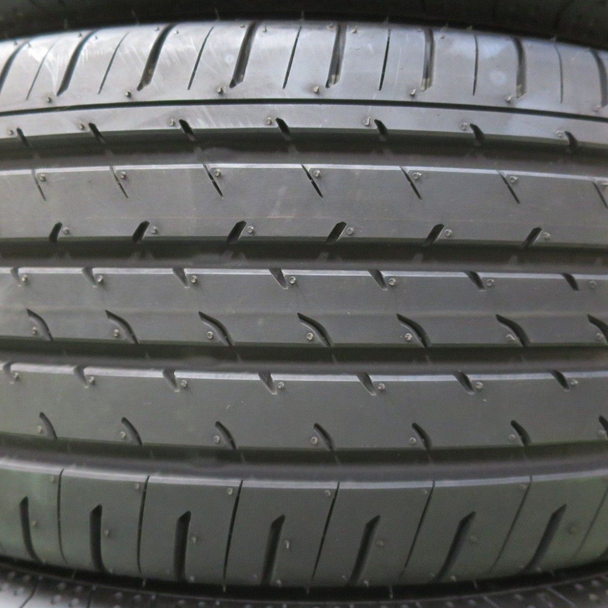 新車外し！25年☆225/65R17 ヨコハマ アドバン V03 タイヤ 17インチ 40