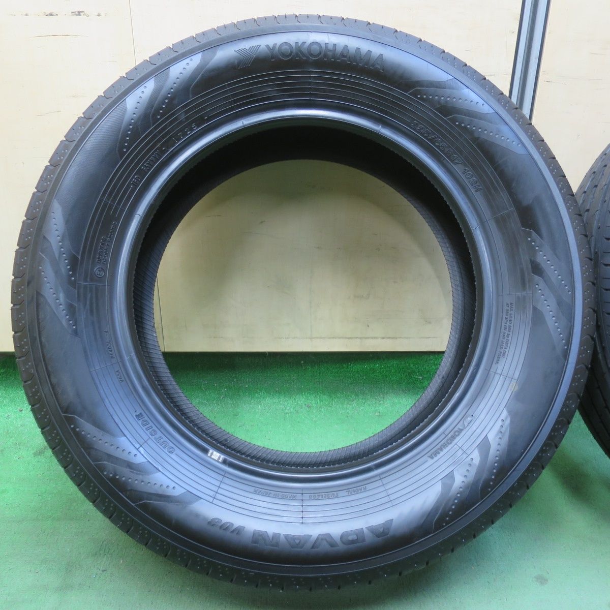新車外し！25年☆225/65R17 ヨコハマ アドバン V03 タイヤ 17インチ 40