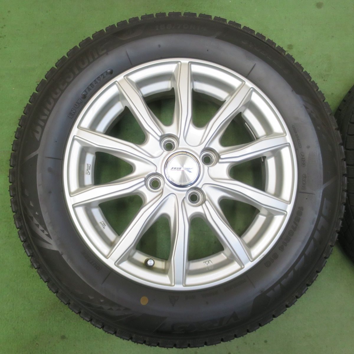 バリ溝！24年！ほぼ10分☆スタッドレス 165/70R14 ブリヂストン