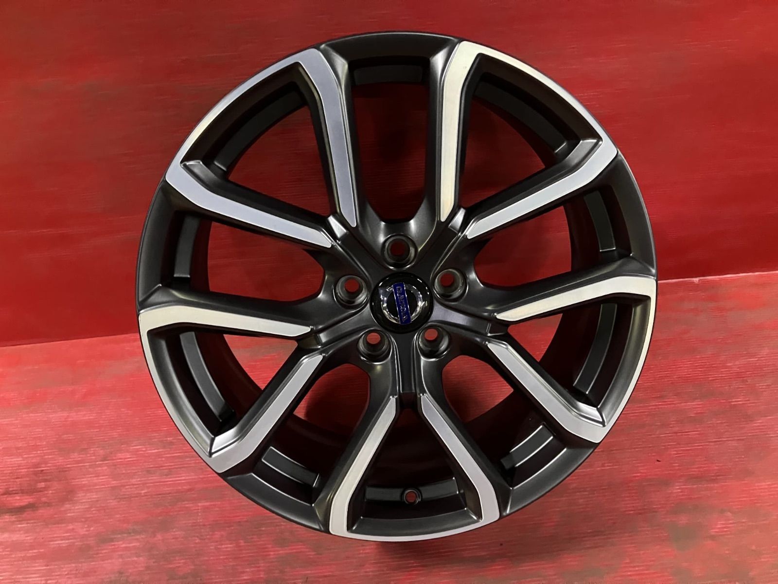 XC60アルミホイール4本中古 中古ホイール[19x7.5+55 108/5H hub62mm ボルボ XC60純正] 4本SET