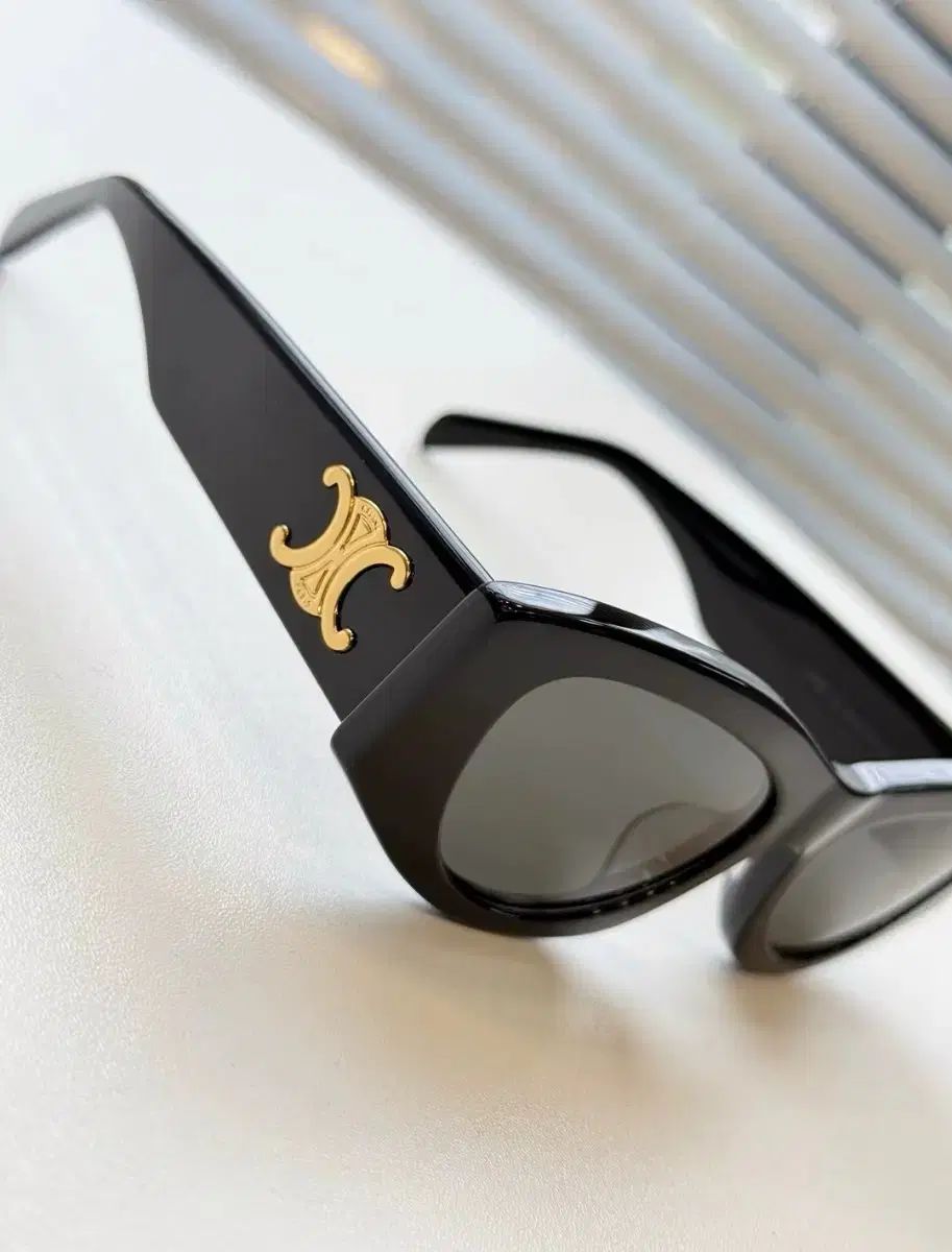 Celine セリーヌ ブラック キャットアイ サングラス - メルカリ