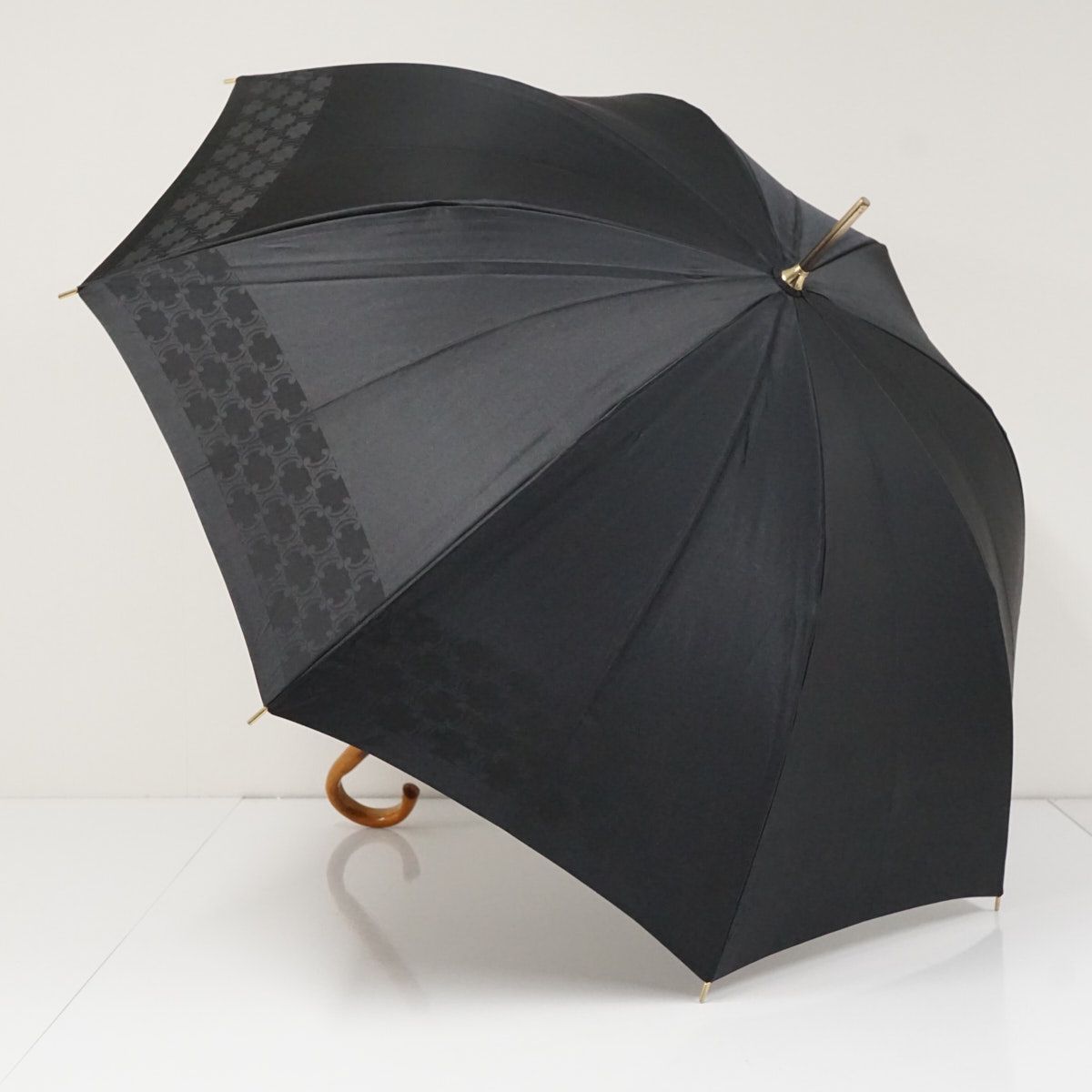 m*o様 CELINE　日傘　ブラック　美品USED 傘 CELINE セリーヌ USED品 絶版 ジャガード ブラック ロゴ ブランド