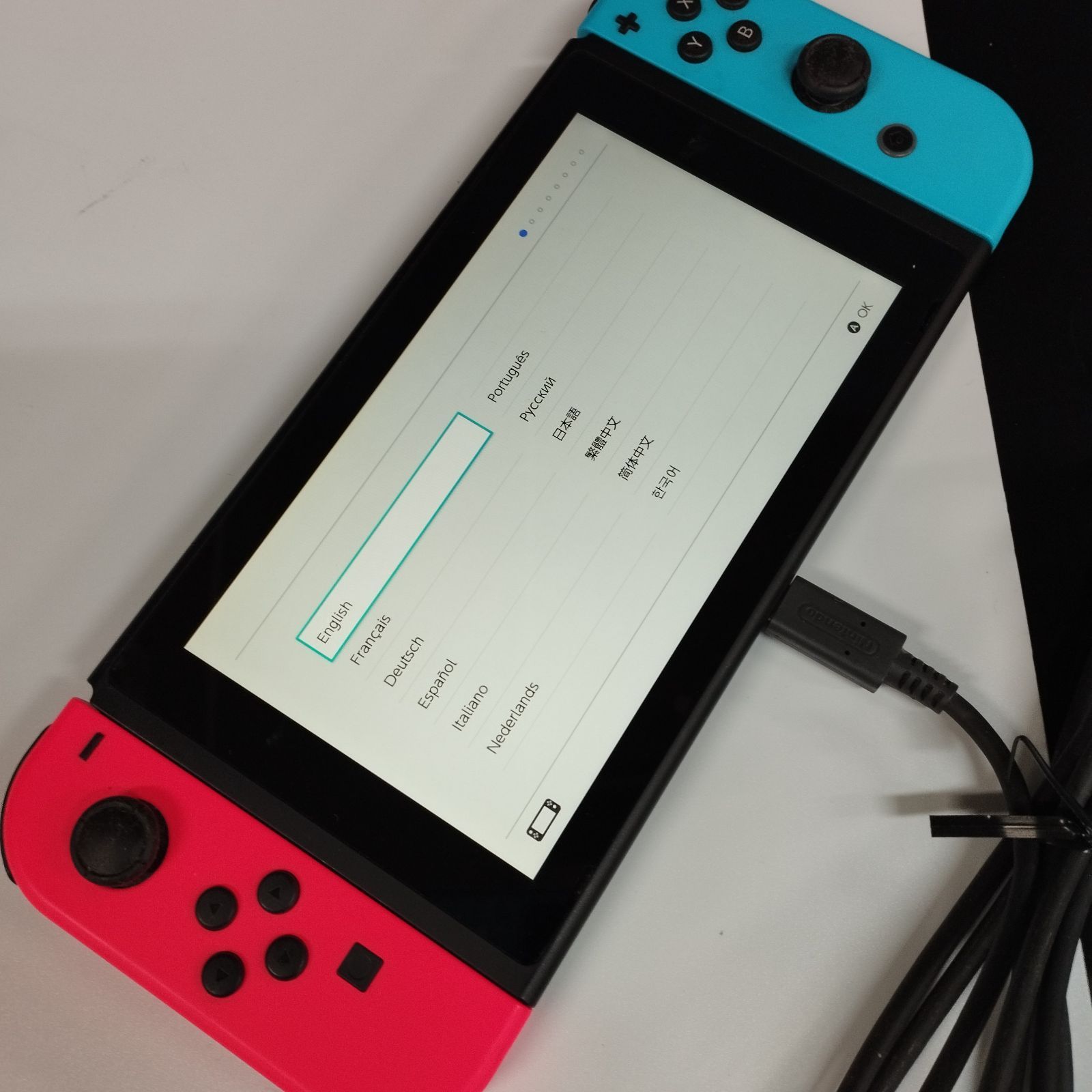 D760】Nintendo Switch本体 ジョイコンはジャンク赤バッテリーなし