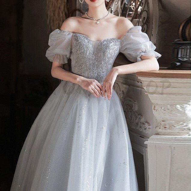 白い宴会のイブニングドレス フィッシュテールのイブニングドレス女性 